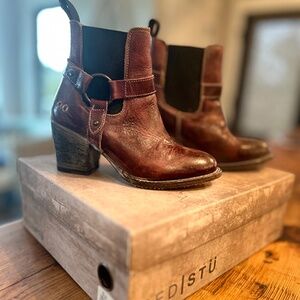 Liberate Dark Scarlet size 6.5